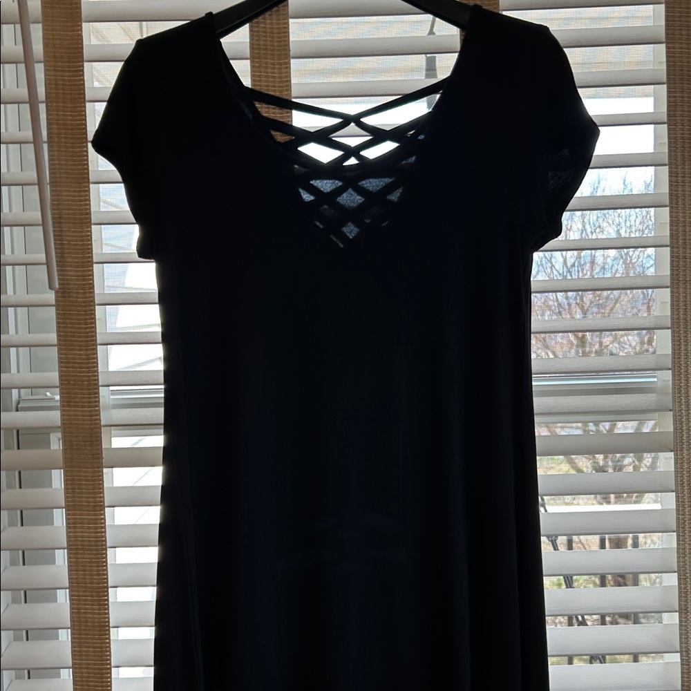 Cocktail dress crisscross back NWT Little Black Dress evening dress cap sleeve